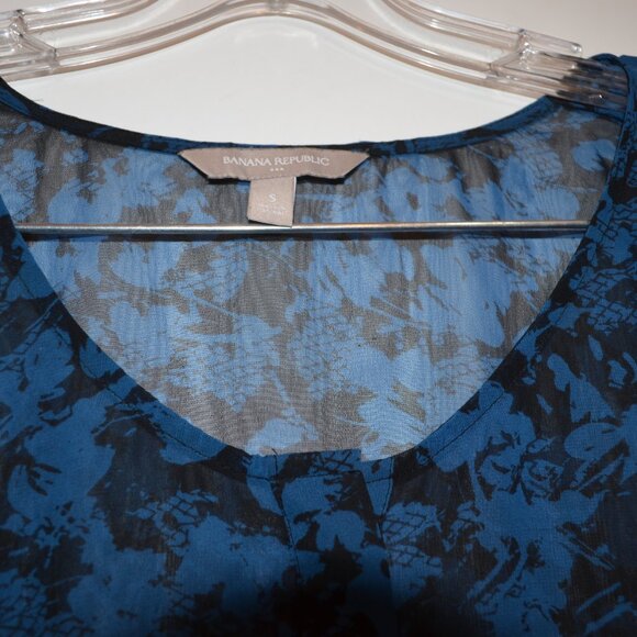 BANANA REPUBLIC Polyester Blue Black Floral Prints Buttons See-Through Blouse S - Picture 2 of 9
